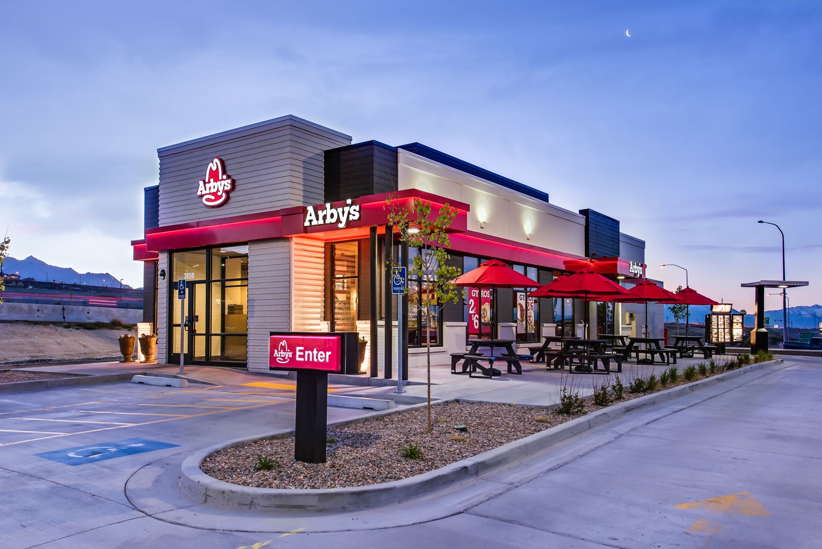 مطاعم «آربيز» الأمريكية الشهيرة تستعد للانطلاقة في المملكة بافتتاح أول مطعم بالرياض نهاية 2022
