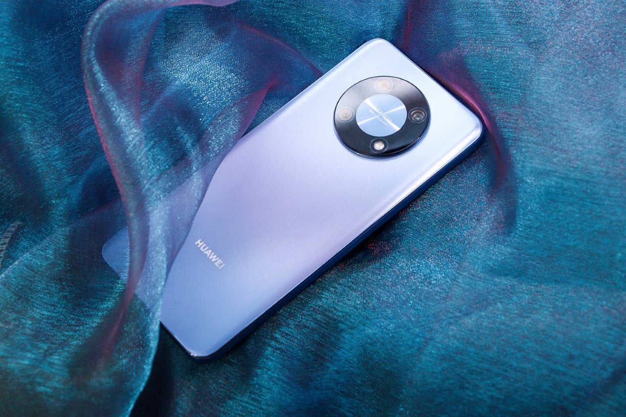 خمسة أسباب تجعلكم تحبون هاتف HUAWEI nova Y90 الجديد، القوي ذو الشاشة الضخمة